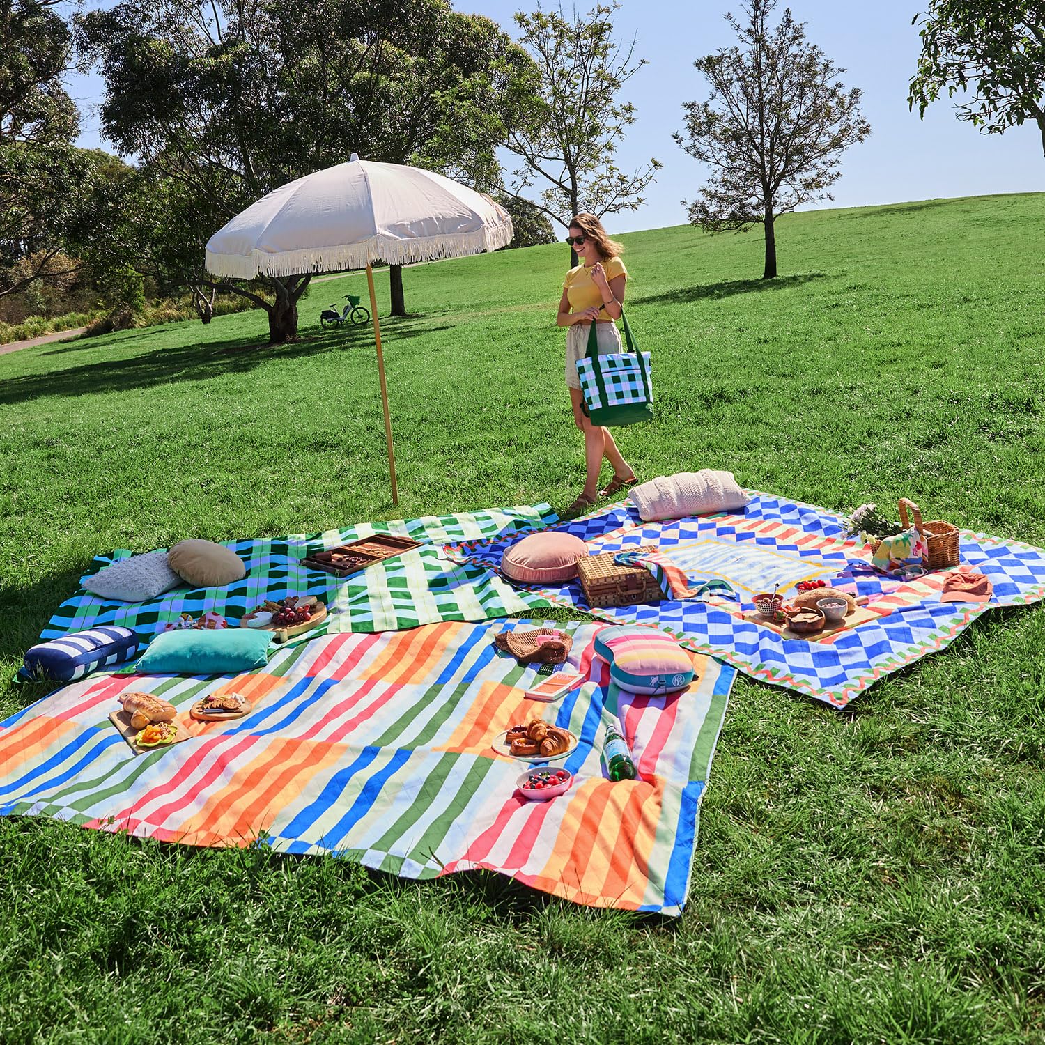 Large Quick Dry Water Resistant Picnic Blanket 66 x 66 Inch